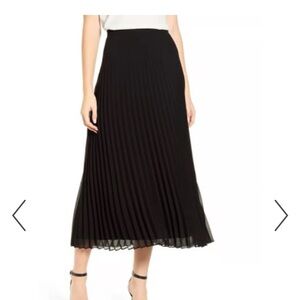 Karl Lagerfeld Elegant Black Pleated Skirt, Size 14